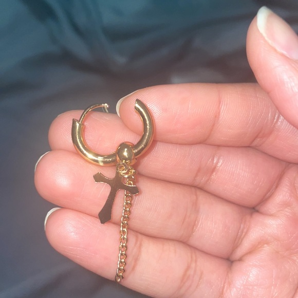 Mega Earrings in gold cross chain mini hoops - Picture 6 of 9